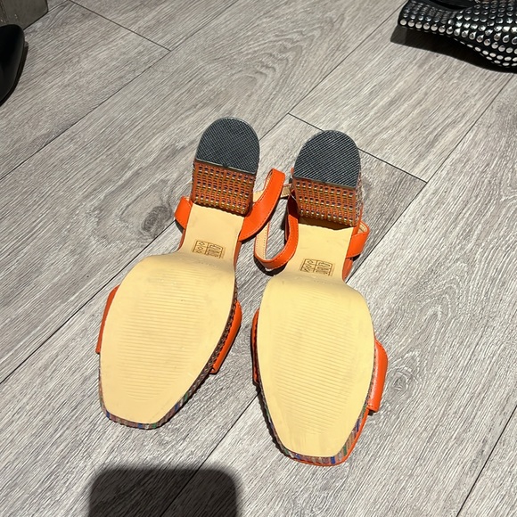 New never worn orange heels - Picture 3 of 3